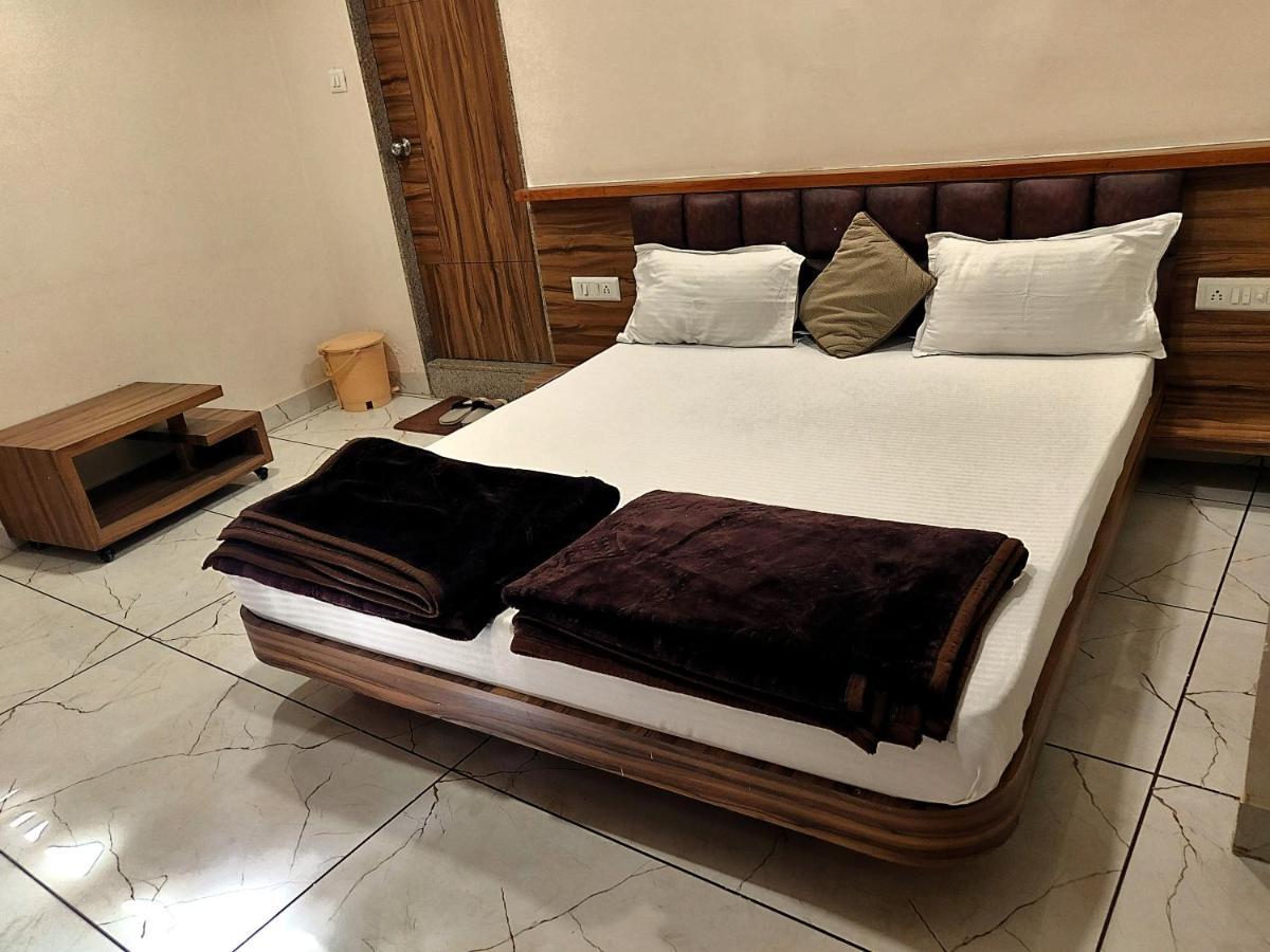 Hotel Milan Ahmedabad Exterior foto