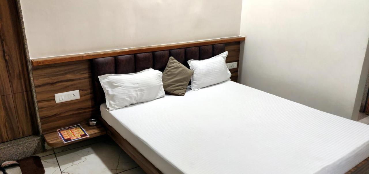 Hotel Milan Ahmedabad Exterior foto