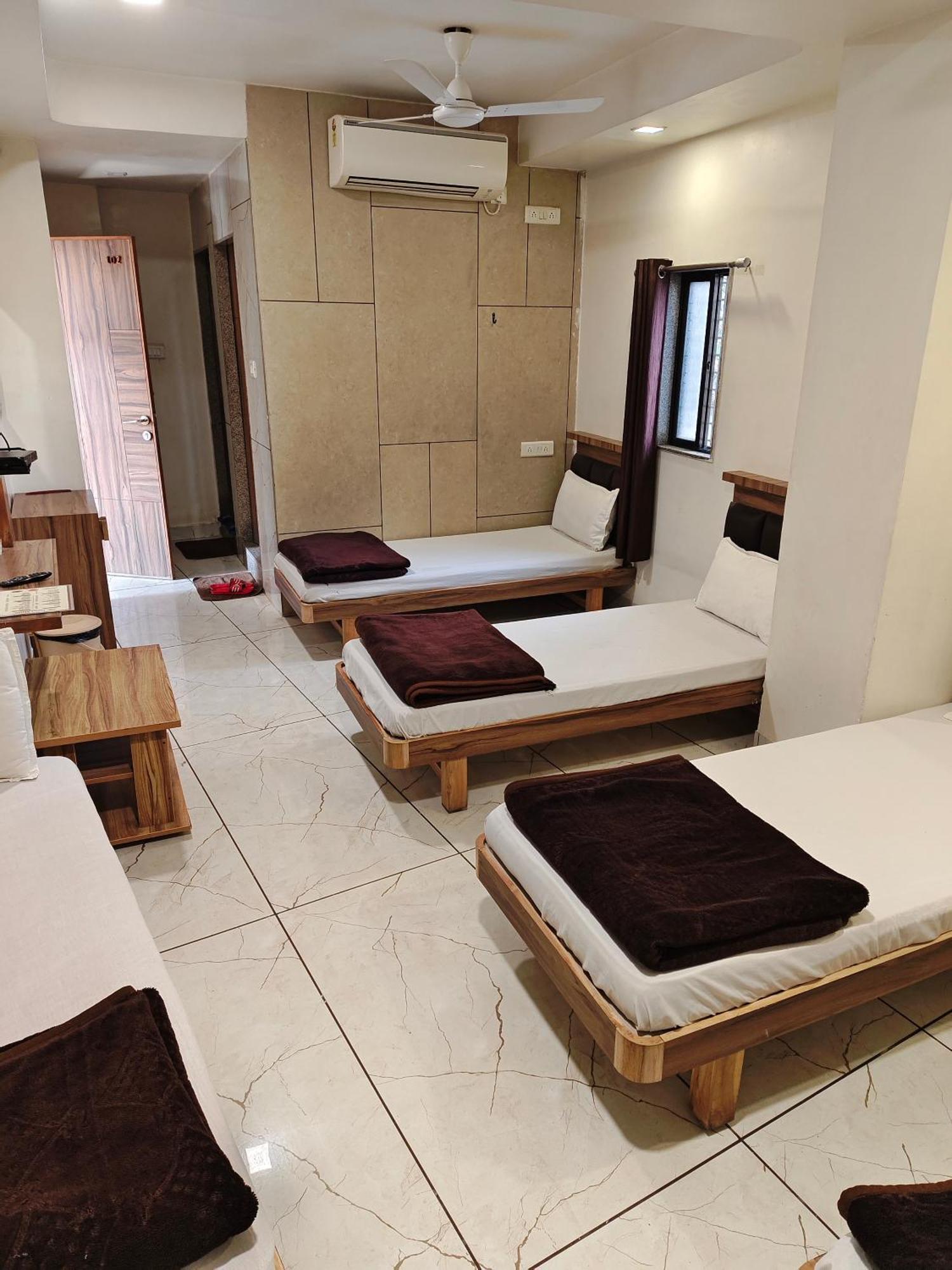 Hotel Milan Ahmedabad Exterior foto
